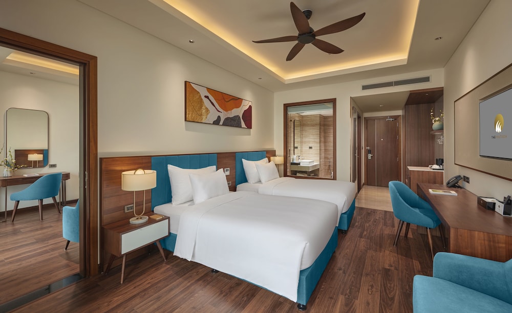 Connecting Room with Oceanview Balcony photo 2