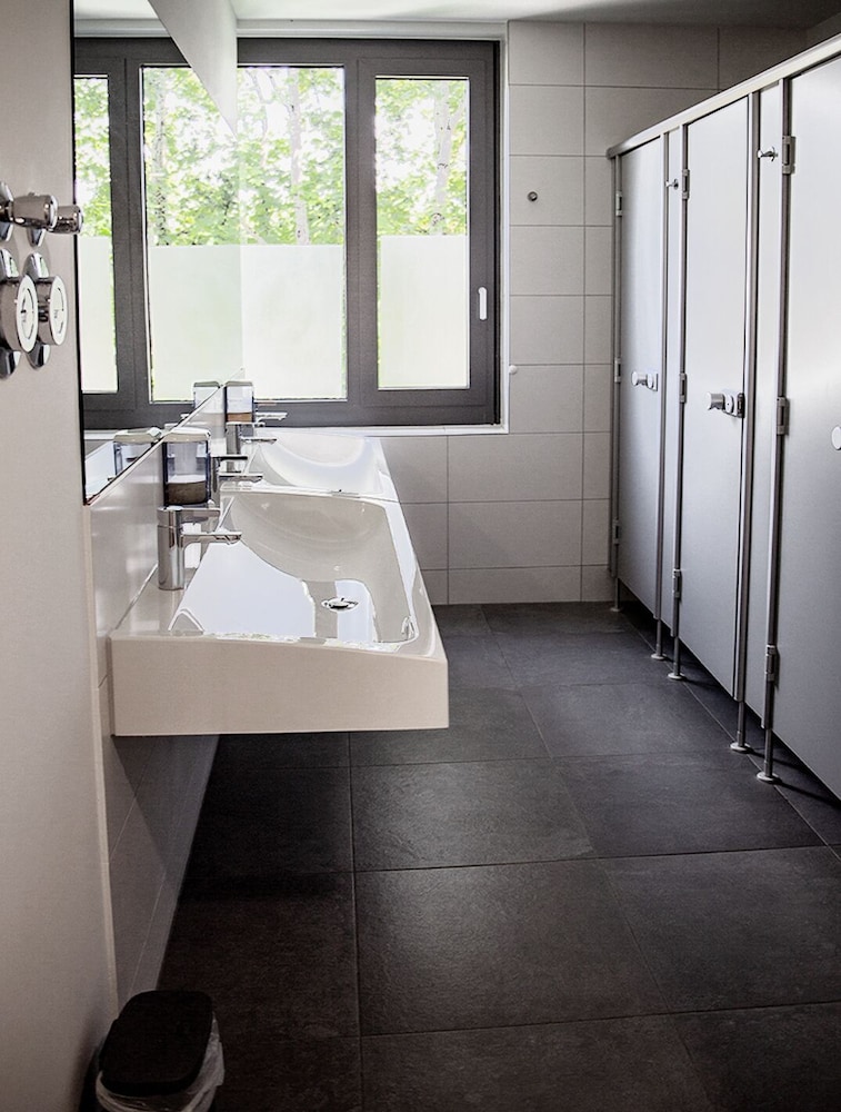 Basic Double or Twin Room, Shared Bathroom photo 3