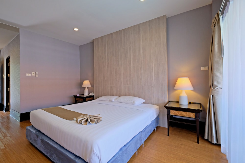 Superior Room, 1 King Bed - Photo 5