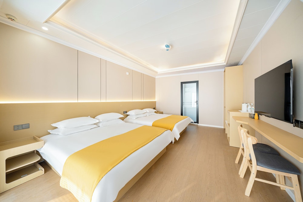 Senior Quadruple Room, Balcony, Garden View