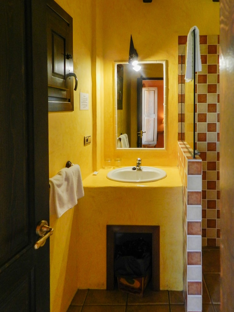 Comfort Room, Pool Access, Mountain View photo 3