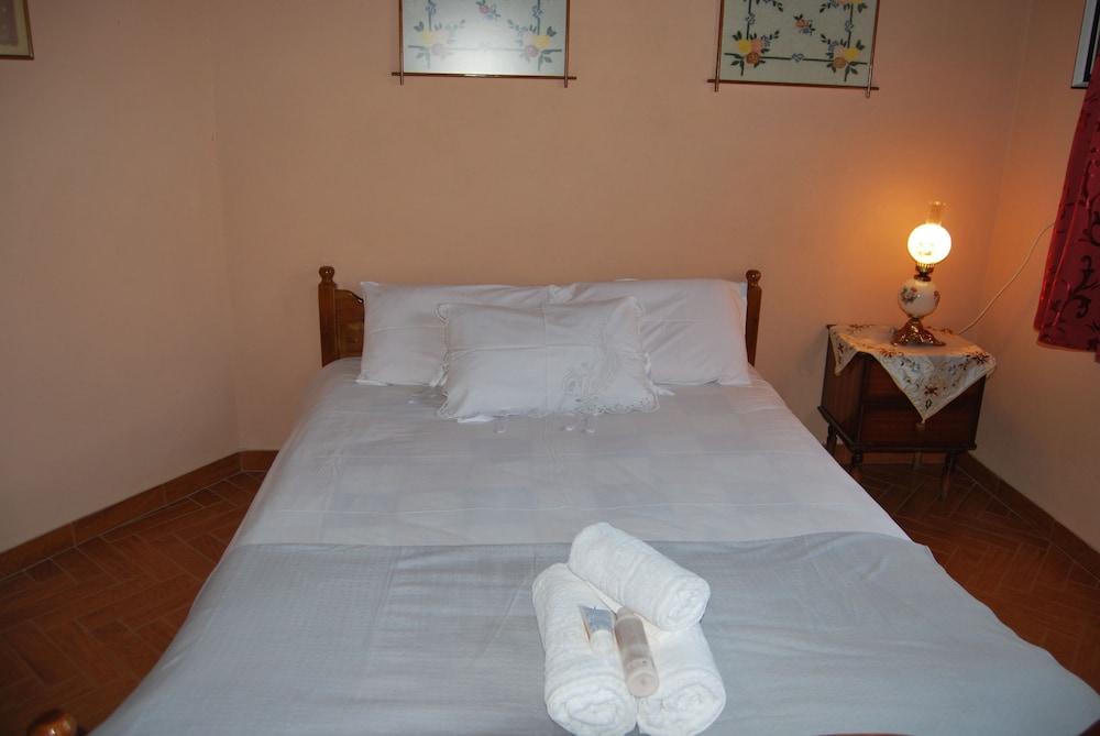 Basic Double Room, 1 Double Bed, Non Smoking photo 3