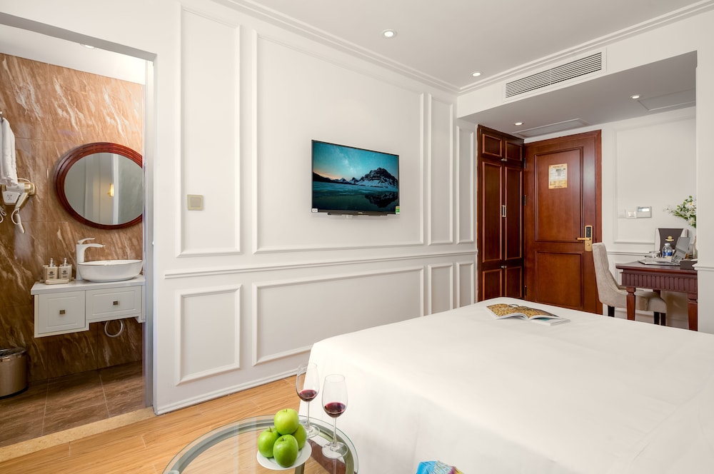 Superior Double Room Single Use, Ensuite, Partial Sea View - Photo 3