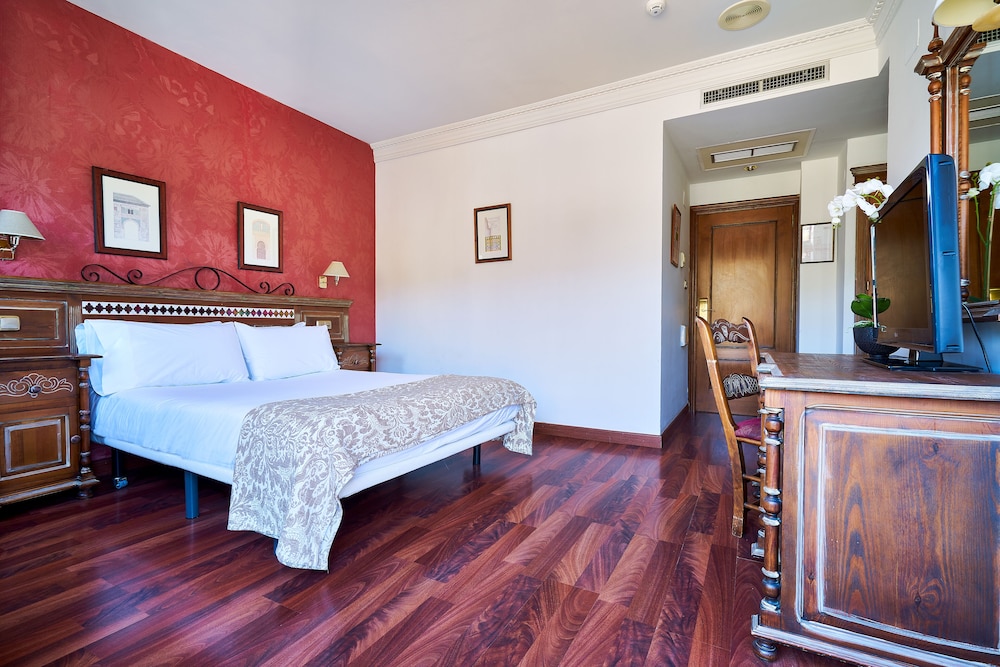 Double or Twin Room - Photo 13