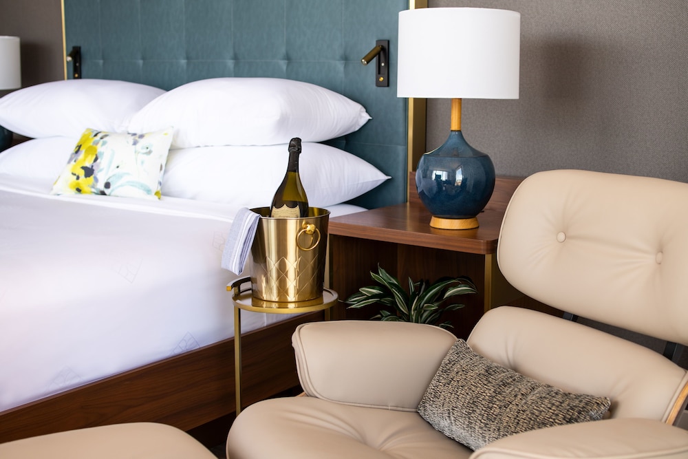 Classic Room, 1 King Bed