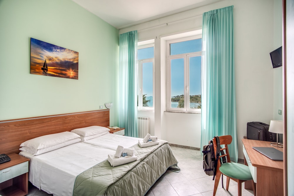 Standard Double or Twin Room, Sea View - Photo 7