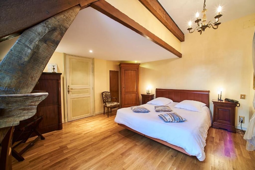 Superior Room, 1 Queen Bed photo 2