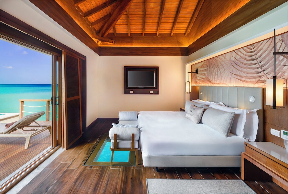 Luxury Junior Sunset Overwater Suite Diamond Club