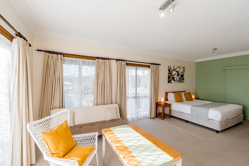 Standard King Room photo 2