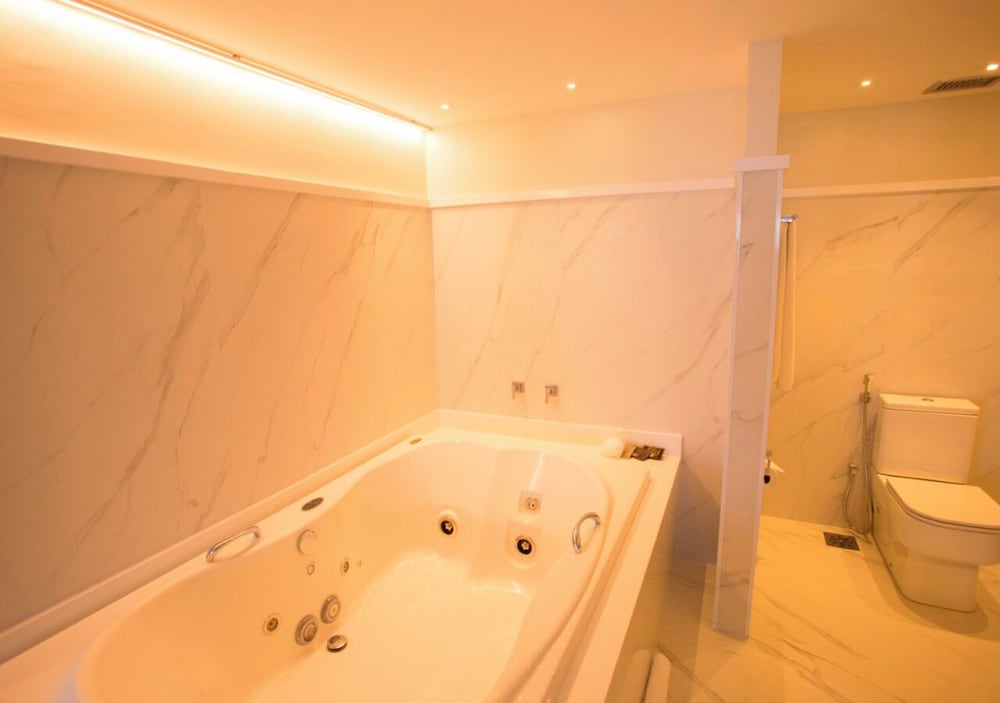 North Diamond Semi Presidential Suite