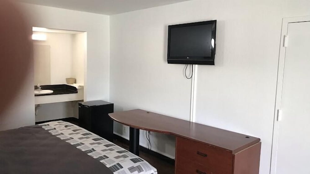 Standard Room, 1 King Bed, Accessible photo 1