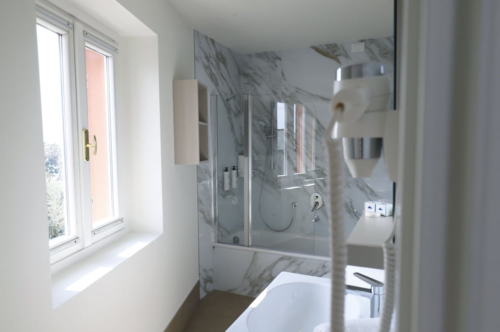 Double Room, Balcony, Lake View - Photo 8
