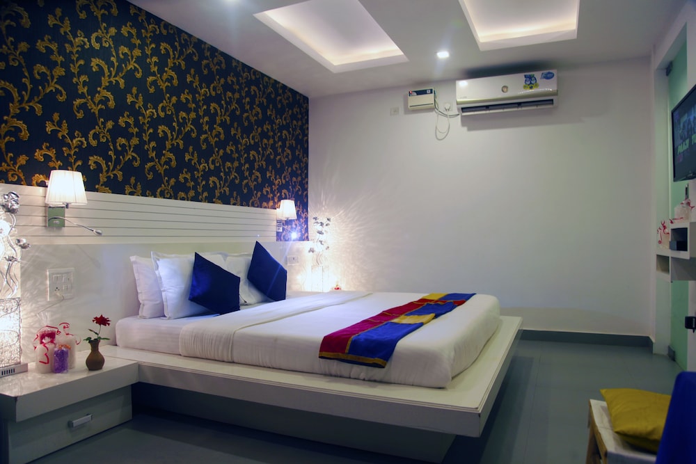 Honeymoon Suite