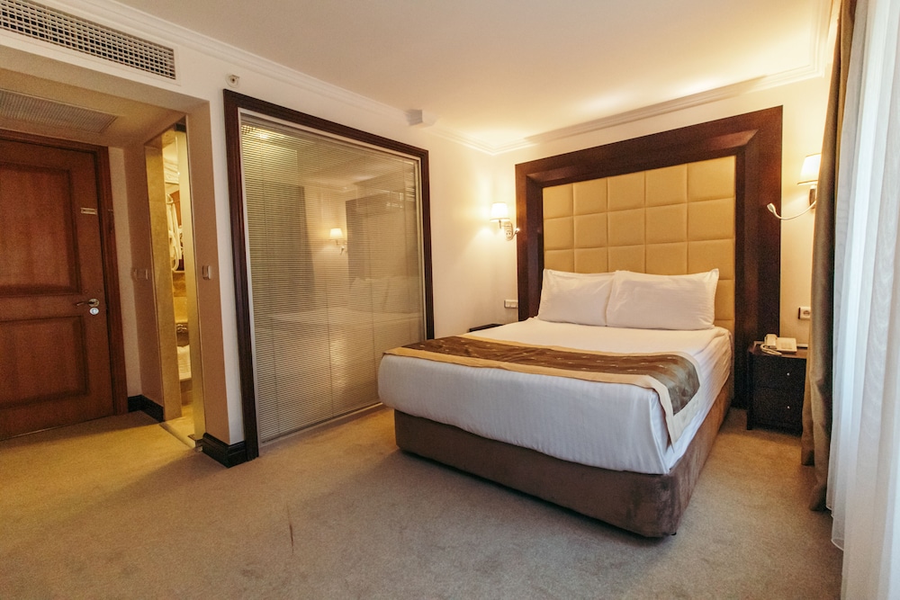 Standard Double Room Single Use, 1 Queen Bed - Photo 2