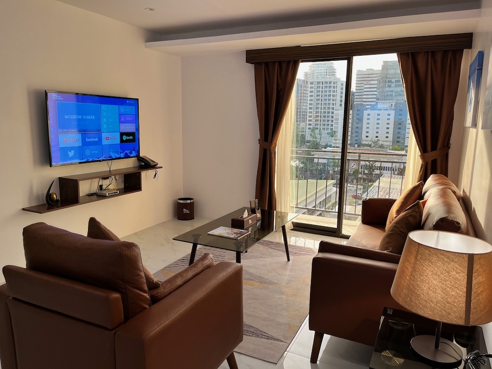 Premier One Bedroom - Photo 5
