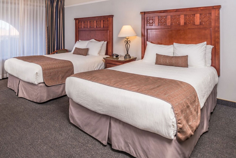 Standard Double Room, 2 Queen Beds - Photo 2