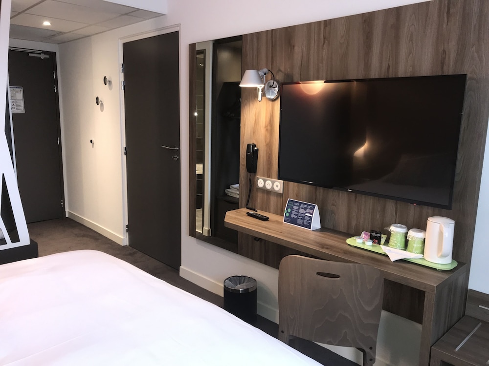 Standard Room, 2 Twin Beds - Photo 9