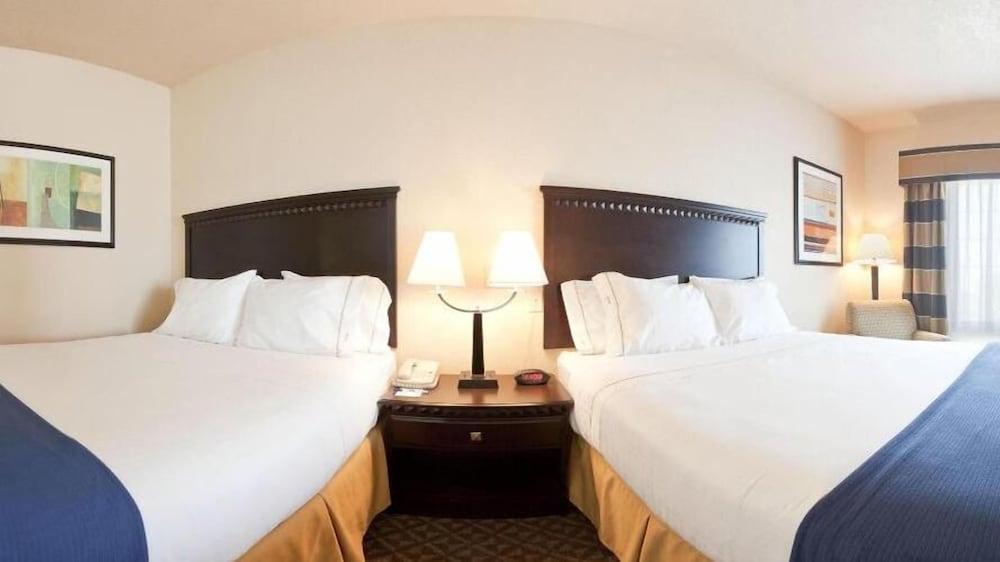 Standard Room, 2 Queen Beds - Photo 2