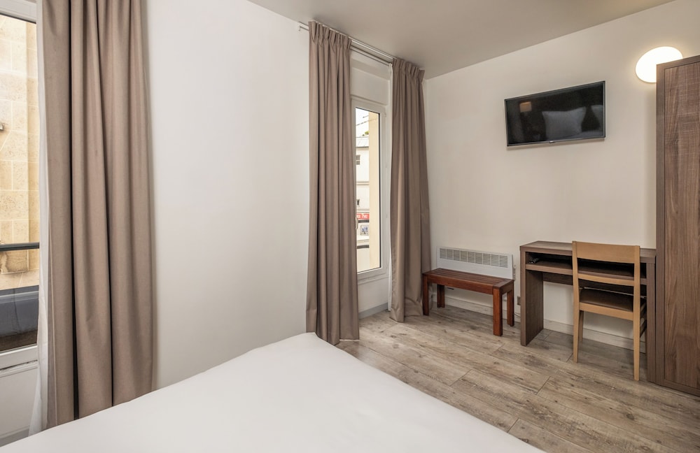 Comfort Double Room, street side photo 3