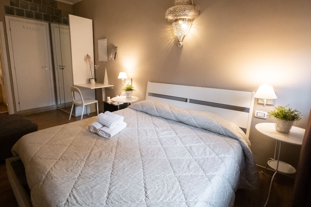 Classic Double Room, 1 Bedroom, Private Bathroom (1-2) - Photo 7