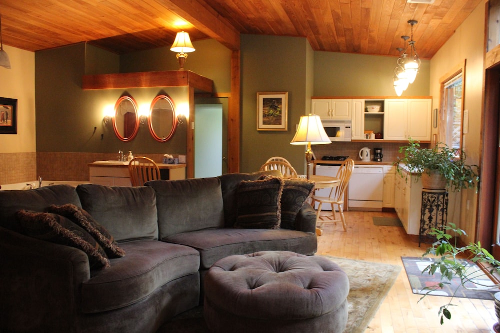 Traditional Suite, Kitchenette, Garden View photo 1