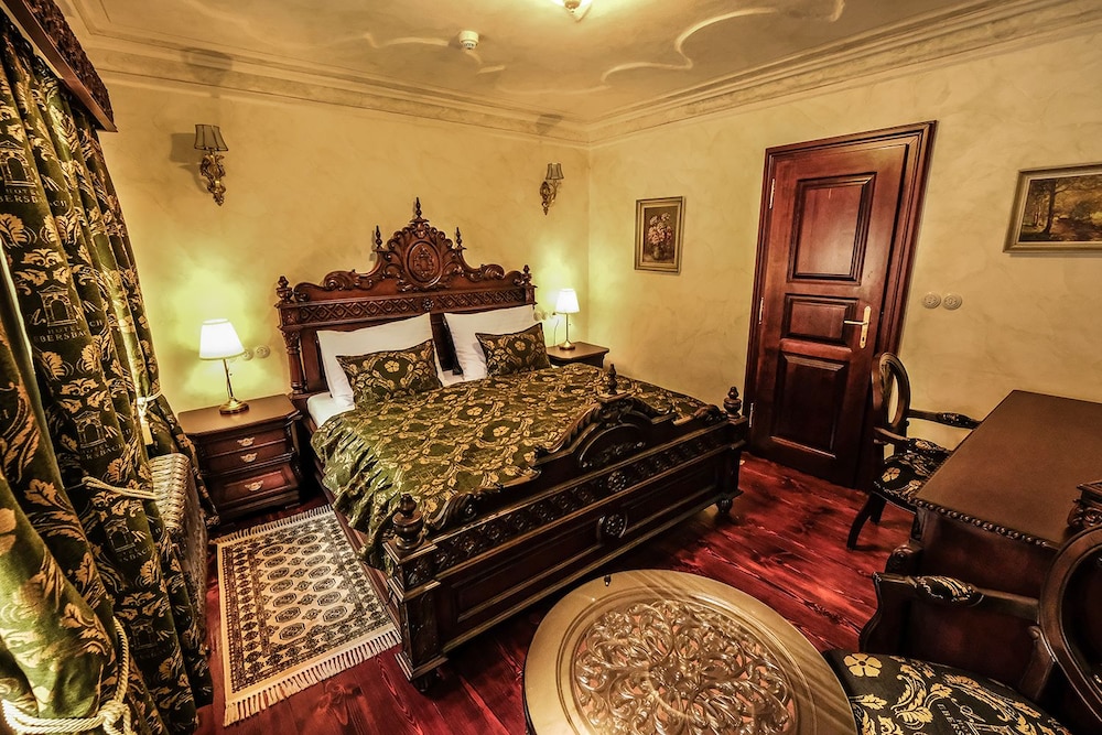 Room (The Terrace Suite 107)