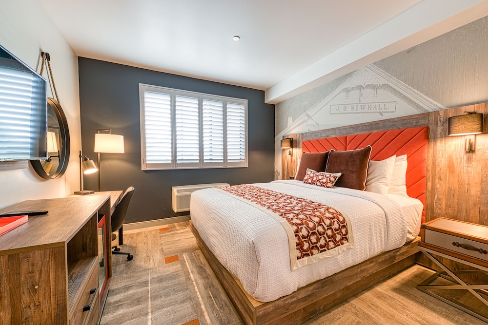 Classic Single Room, 1 King Bed, Non Smoking, Bathtub photo 1