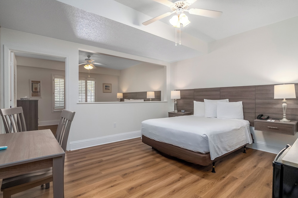 Suite, 2 Queen Beds - Photo 1