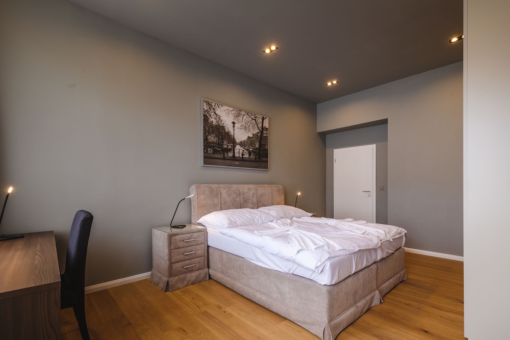 Premium Apartment, 1 Bedroom, Kitchenette, River View (55 sqm) photo 2