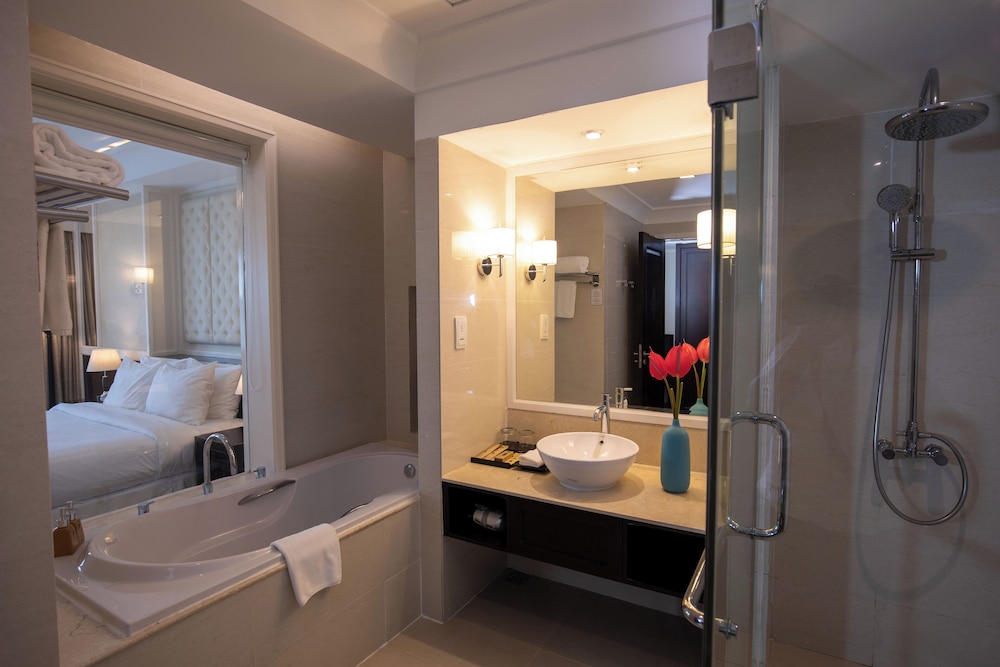 Deluxe Room - Photo 6