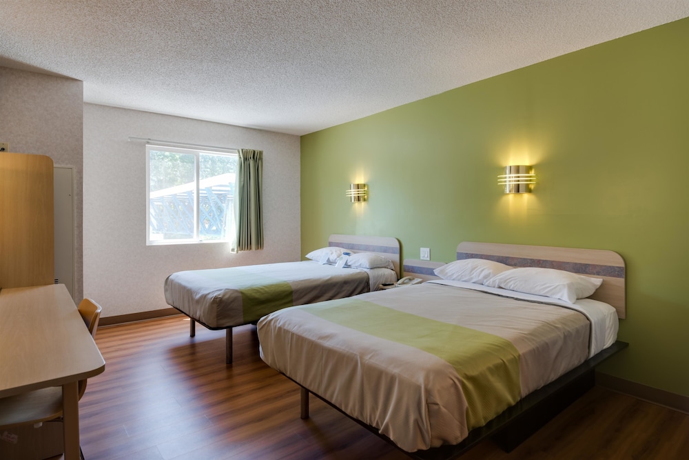 Standard Room, 2 Double Beds, Non Smoking - Photo 1