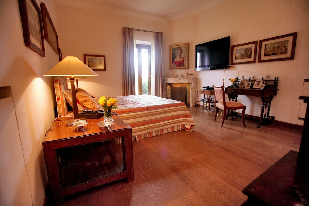 Luxury Suite photo 1