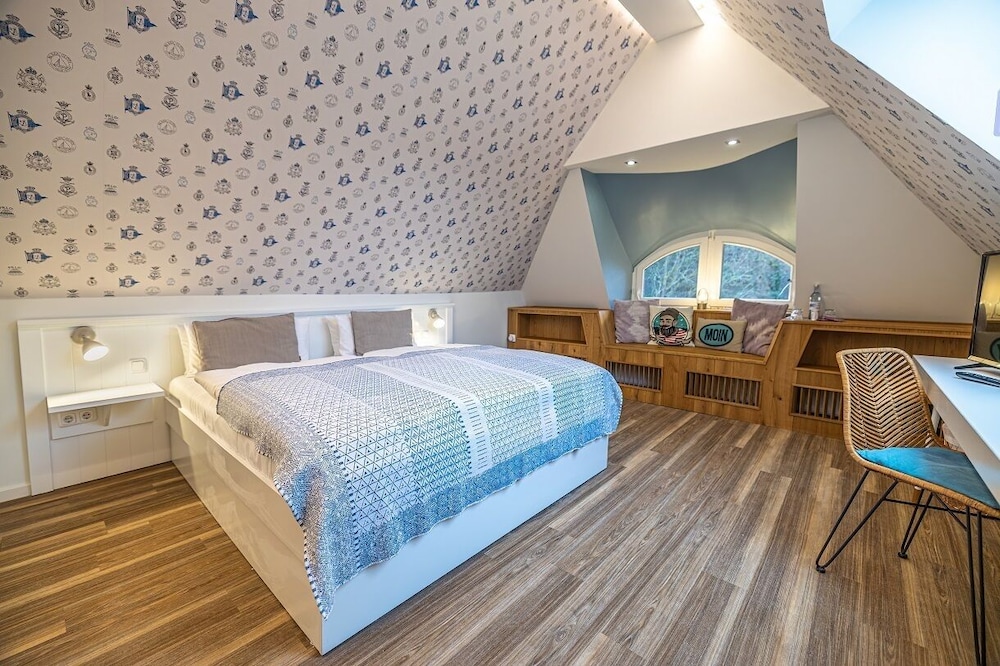 Double Room (Hansen)