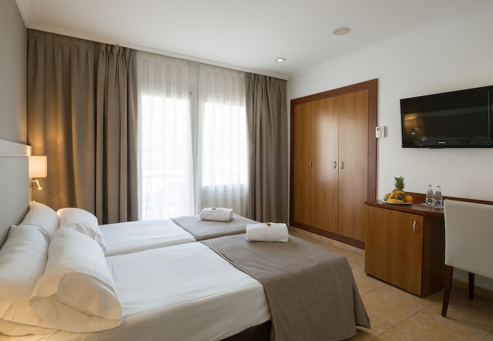 Double or Twin Room, Balcony - Photo 3