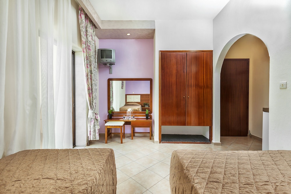 Standard Triple Room, Garden View photo 2