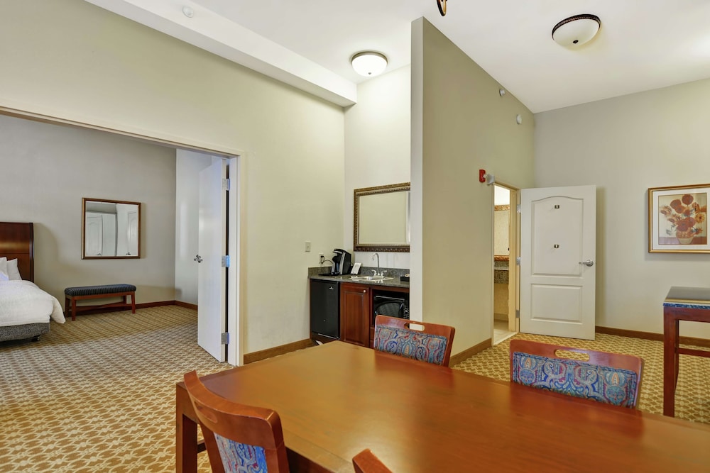Junior Suite, 2 Queen Beds - Photo 2