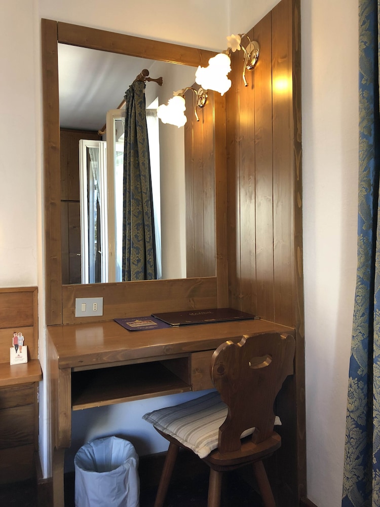 Standard Triple Room, Balcony, Mountain View photo 2