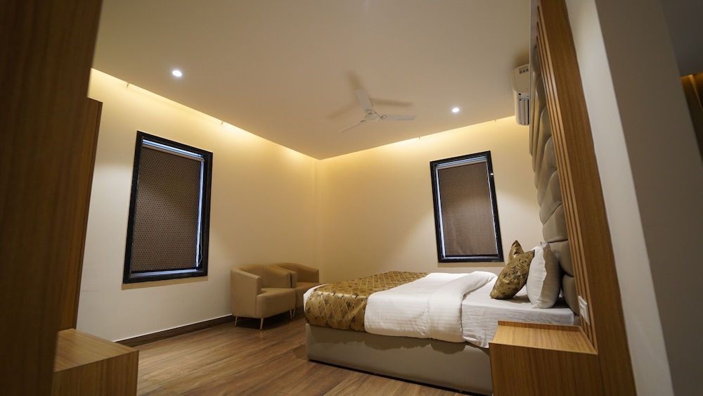 Deluxe Double Room, City View