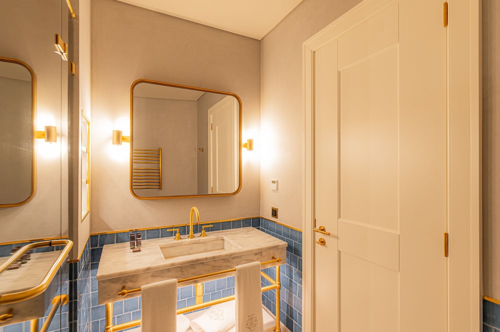 Deluxe Room - Photo 10