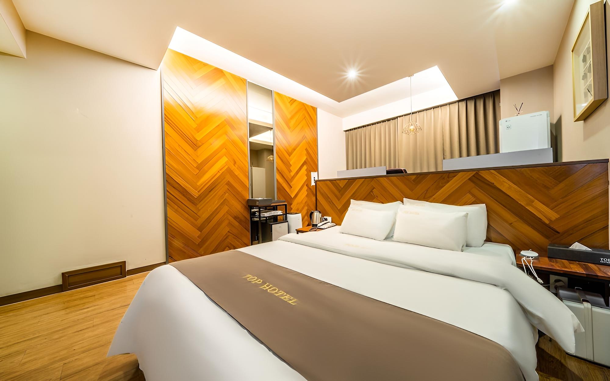 Room (VIP (massage chair air purifier batht) - Photo 2