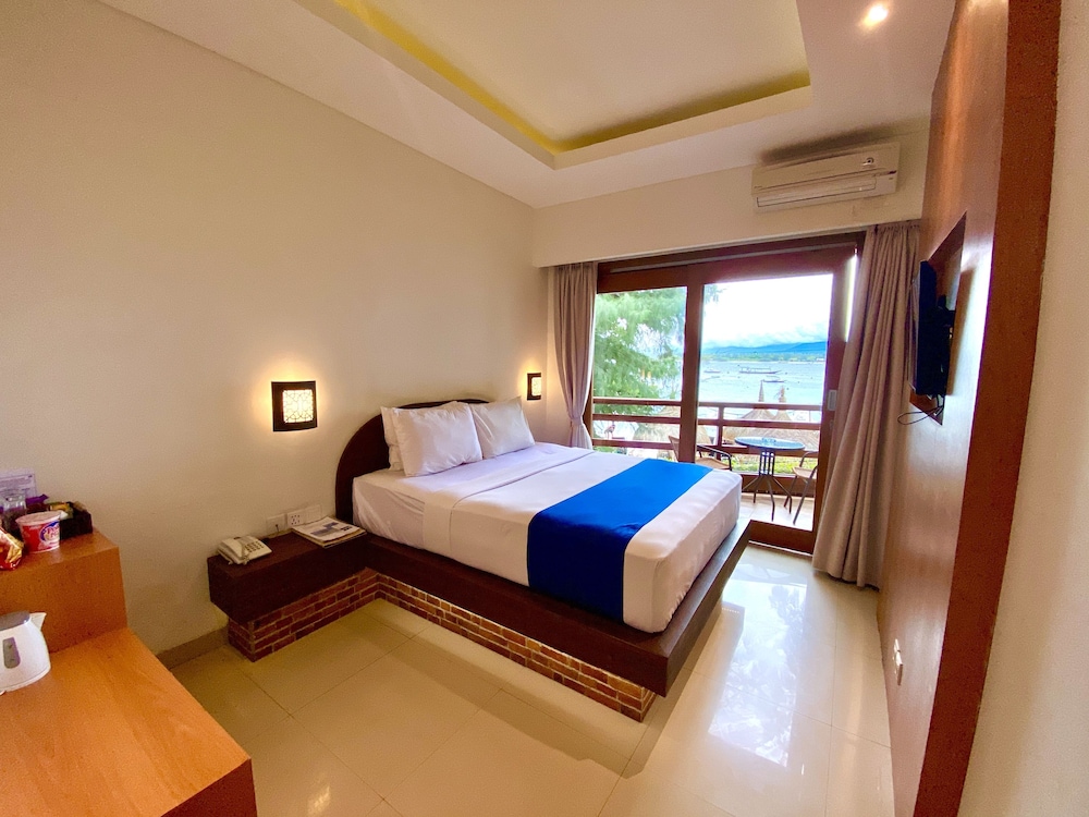 Deluxe Room, 1 Queen Bed, Sea View photo 2