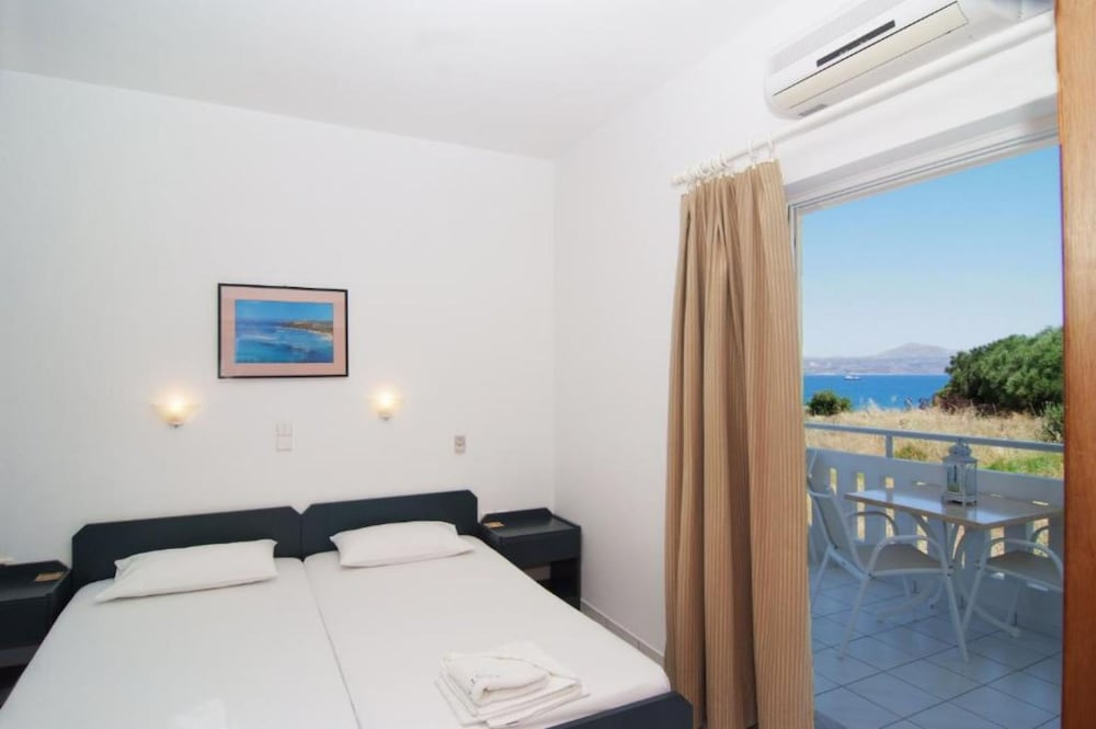 Deluxe Apartment, Pool View photo 1
