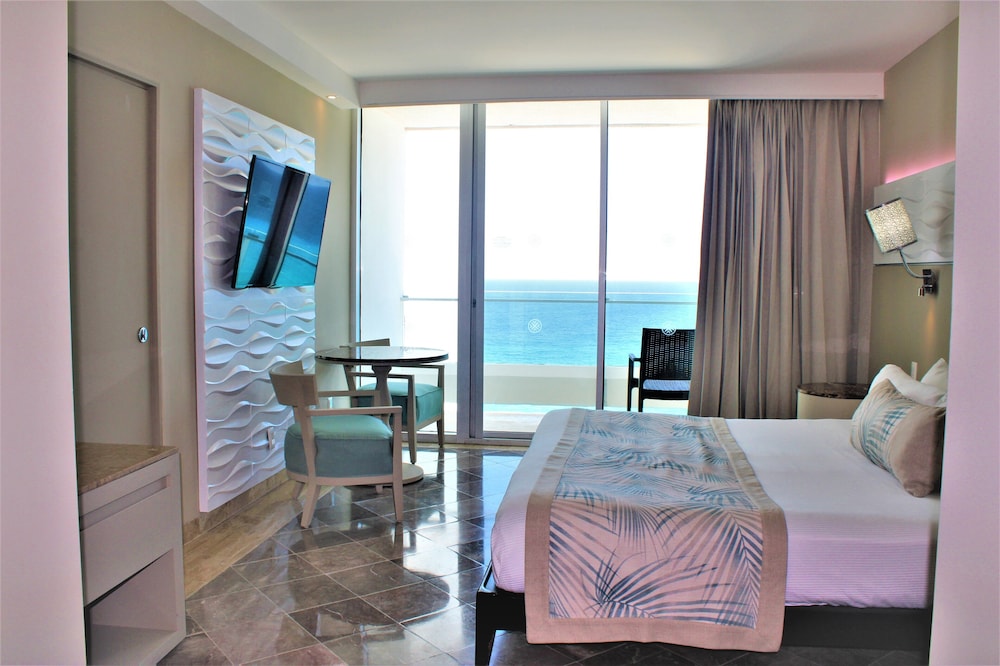 Superior Room, 1 King Bed, Ocean View - Photo 5