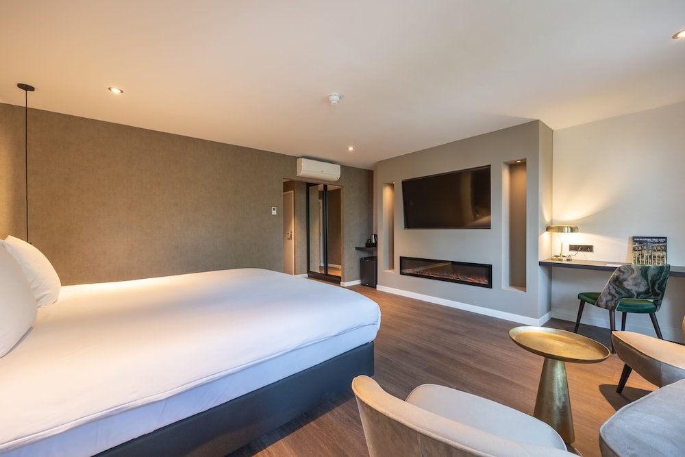 Junior Suite, 1 King Bed photo 3