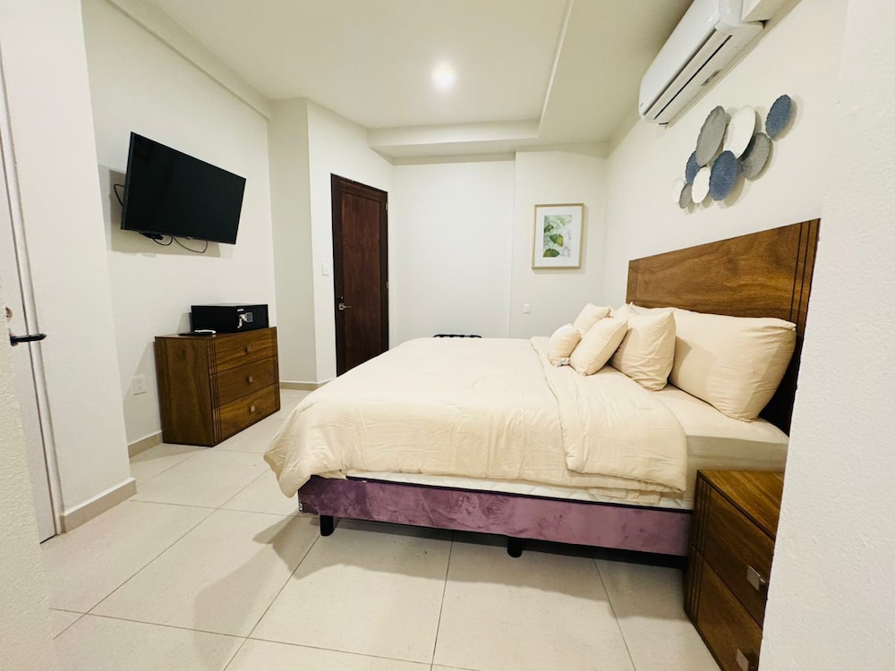 Deluxe Triple Room, City View photo 1