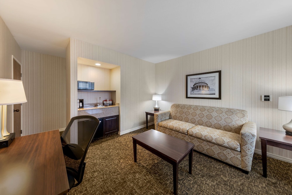 Suite, 1 King Bed, Non Smoking, Refrigerator & Microwave (with Sofabed) - Photo 5