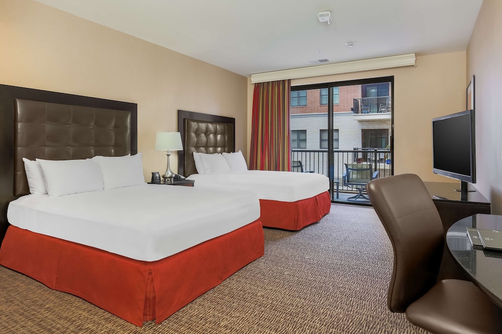 Deluxe Room, Accessible - Photo 3