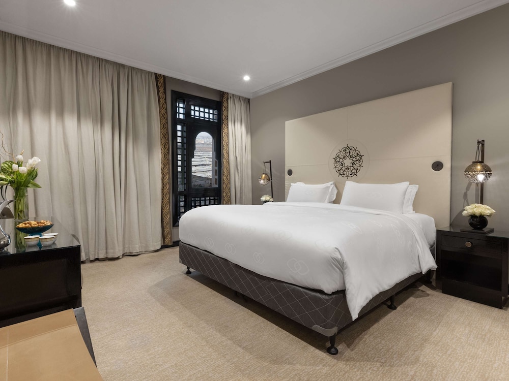 Superior Room, 1 King Bed (Partial Haram Plaza view) - Photo 3