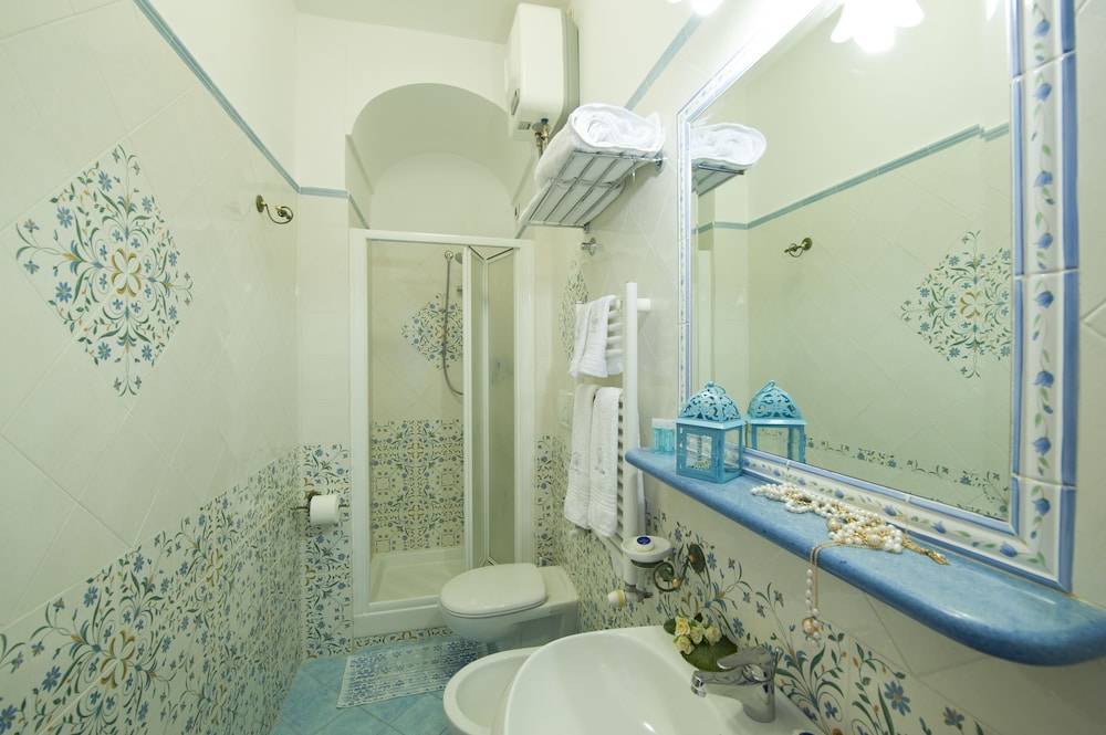 Double Room, Balcony, Partial Sea View - Photo 9