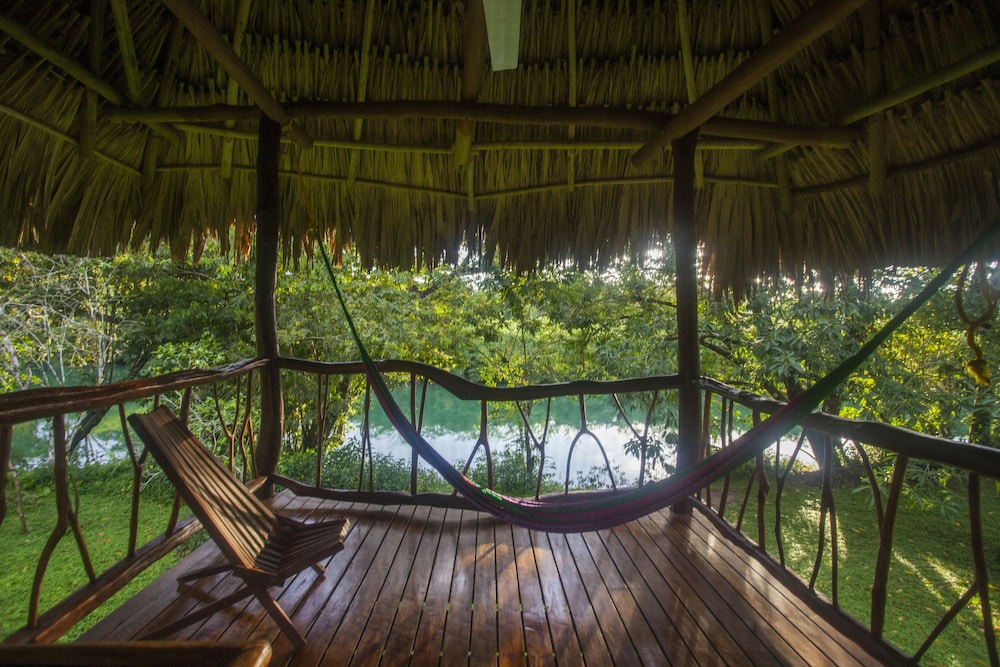 Deluxe Cabin, 1 Bedroom, River View, Overwater photo 3
